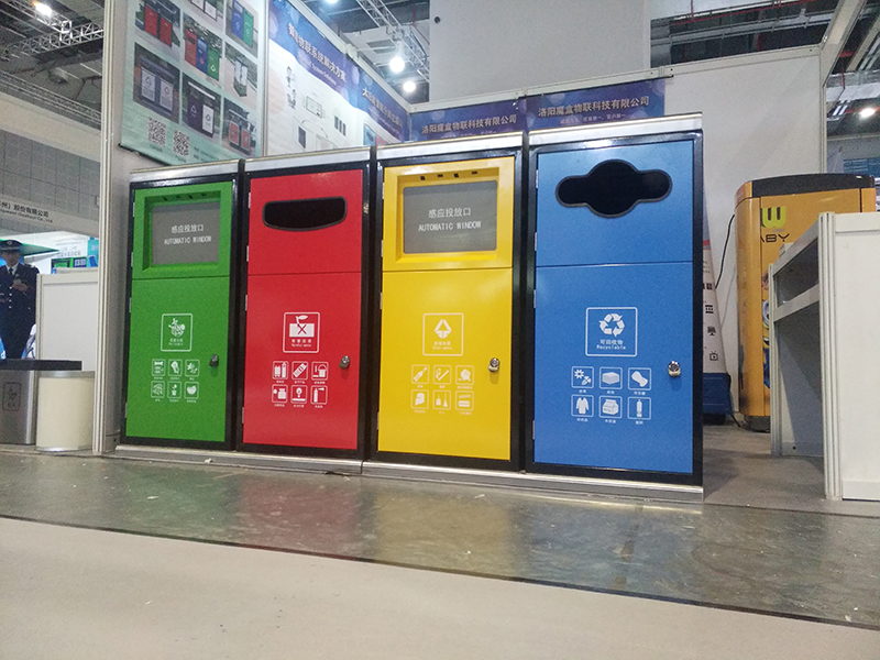 四分类智能垃圾箱亮相上海生态环保展